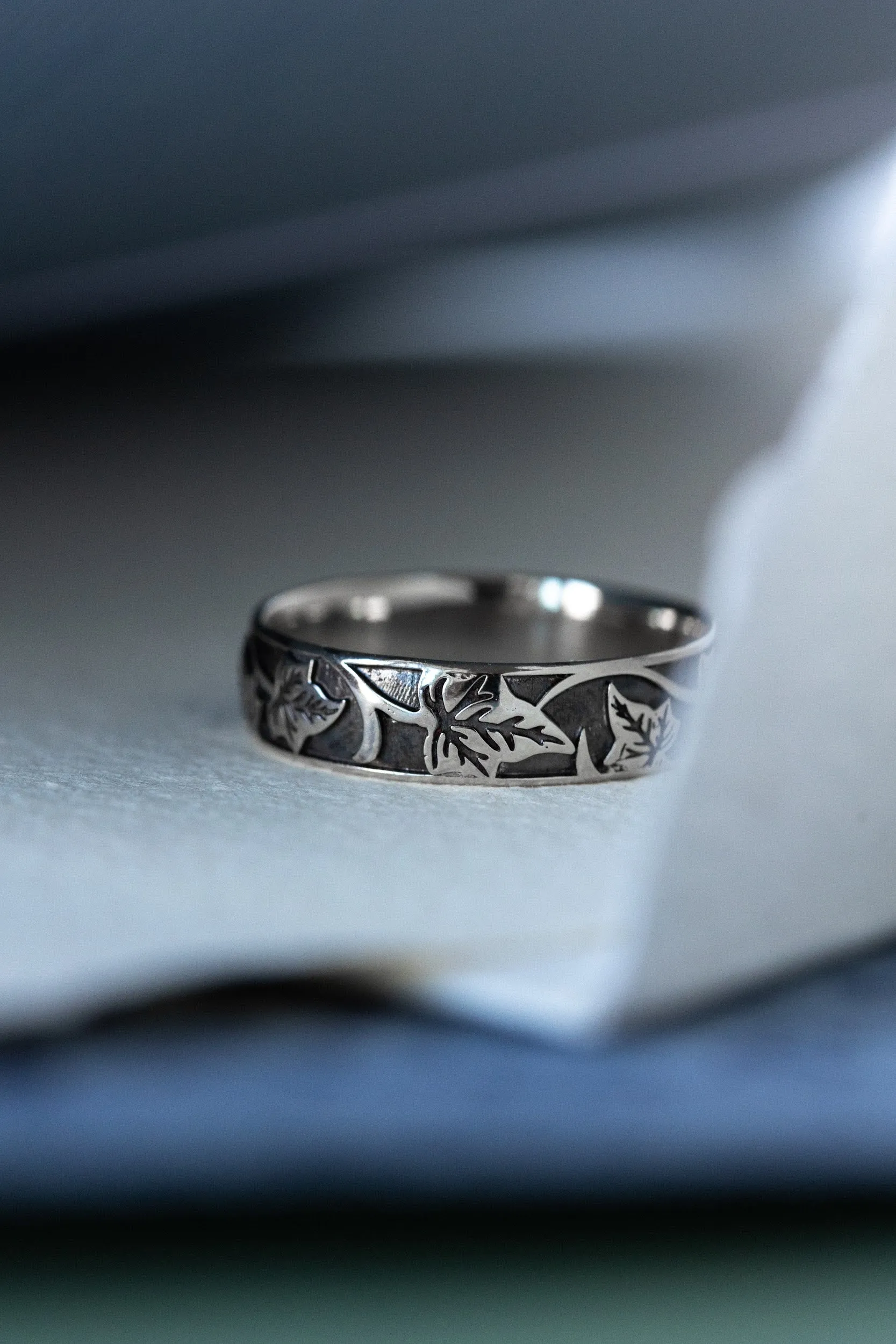 Black and gold wedding band for man, ivy leaves ring