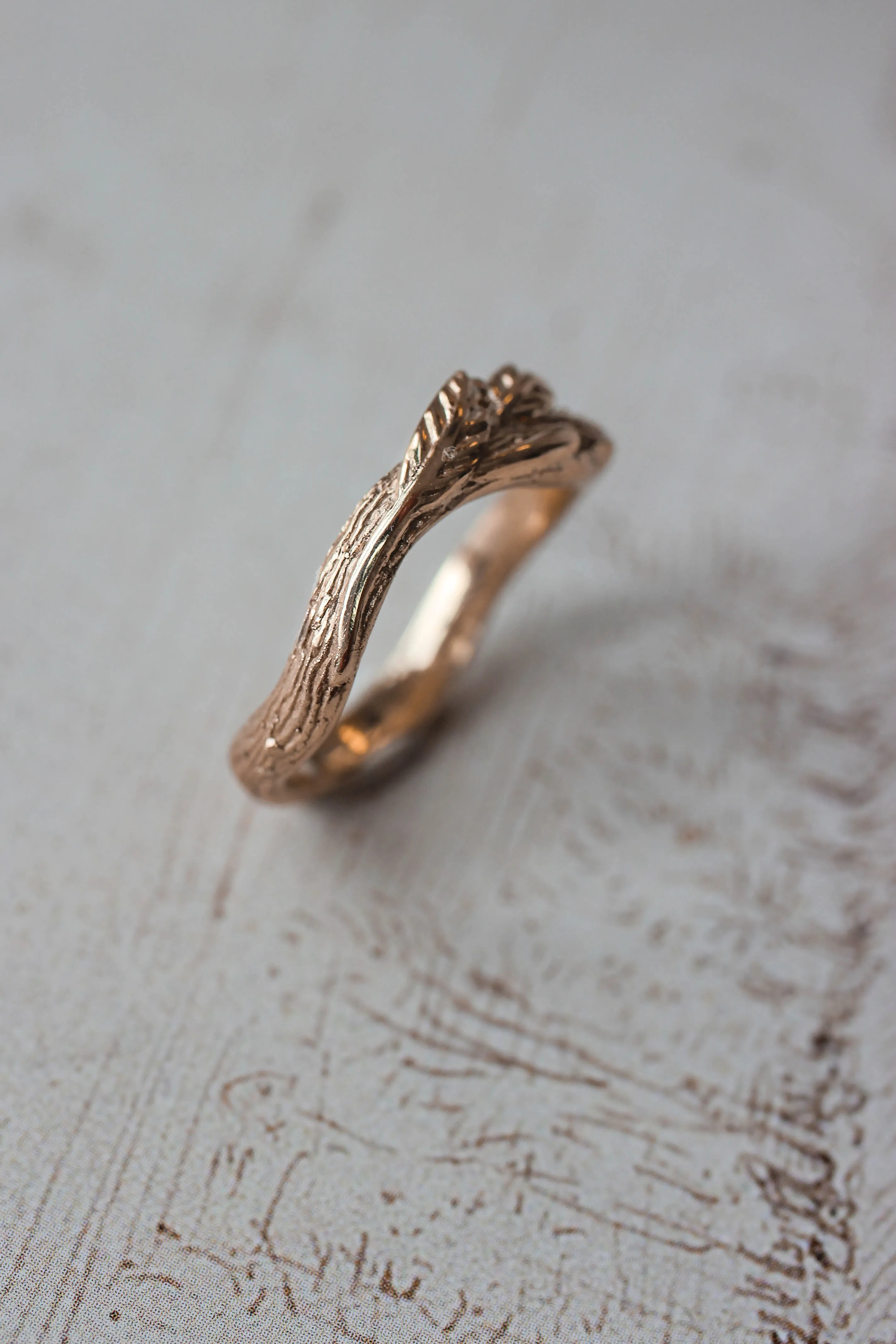 Tree branch wedding band for man, unisex gold ring