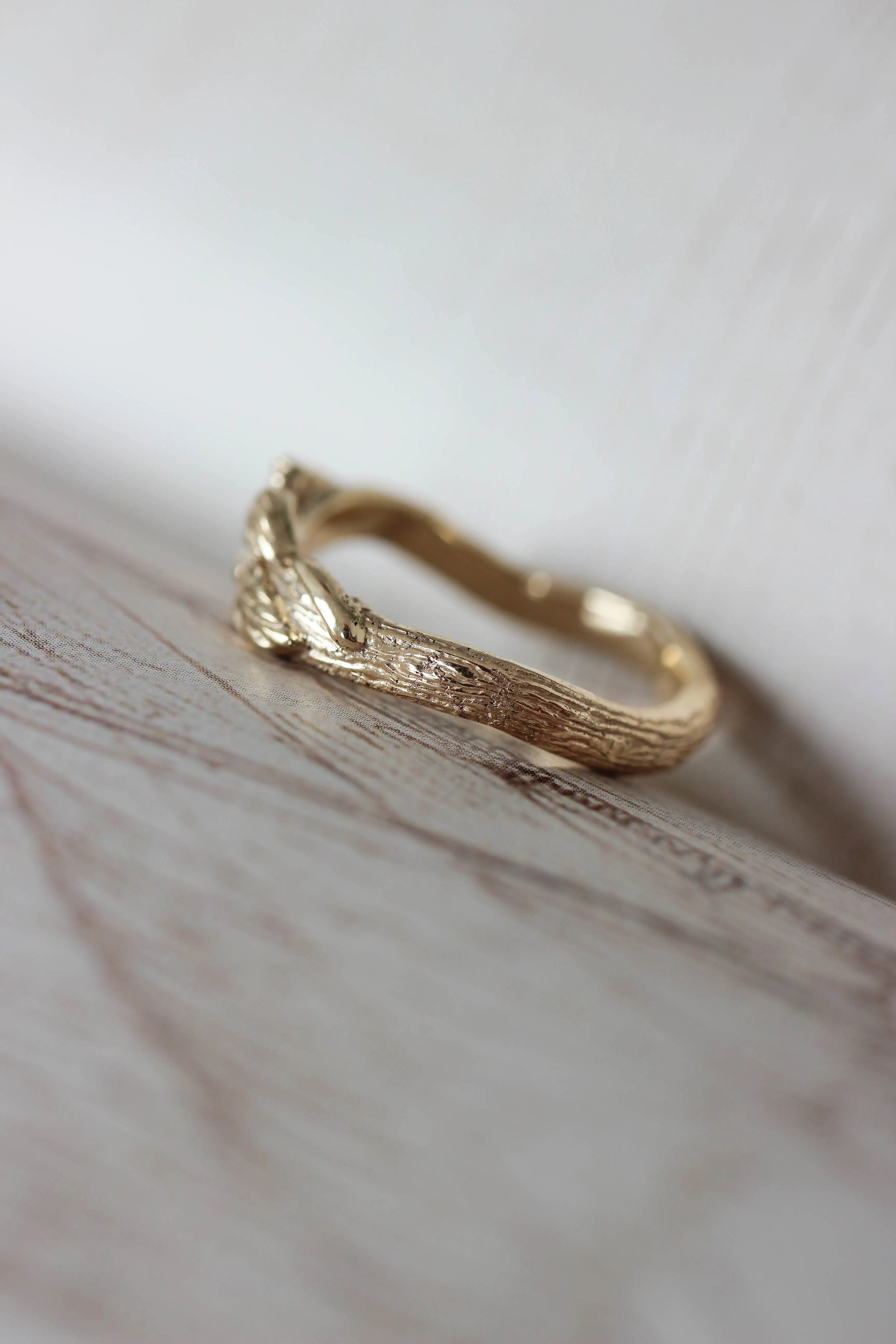 Tree branch wedding band for man, unisex gold ring