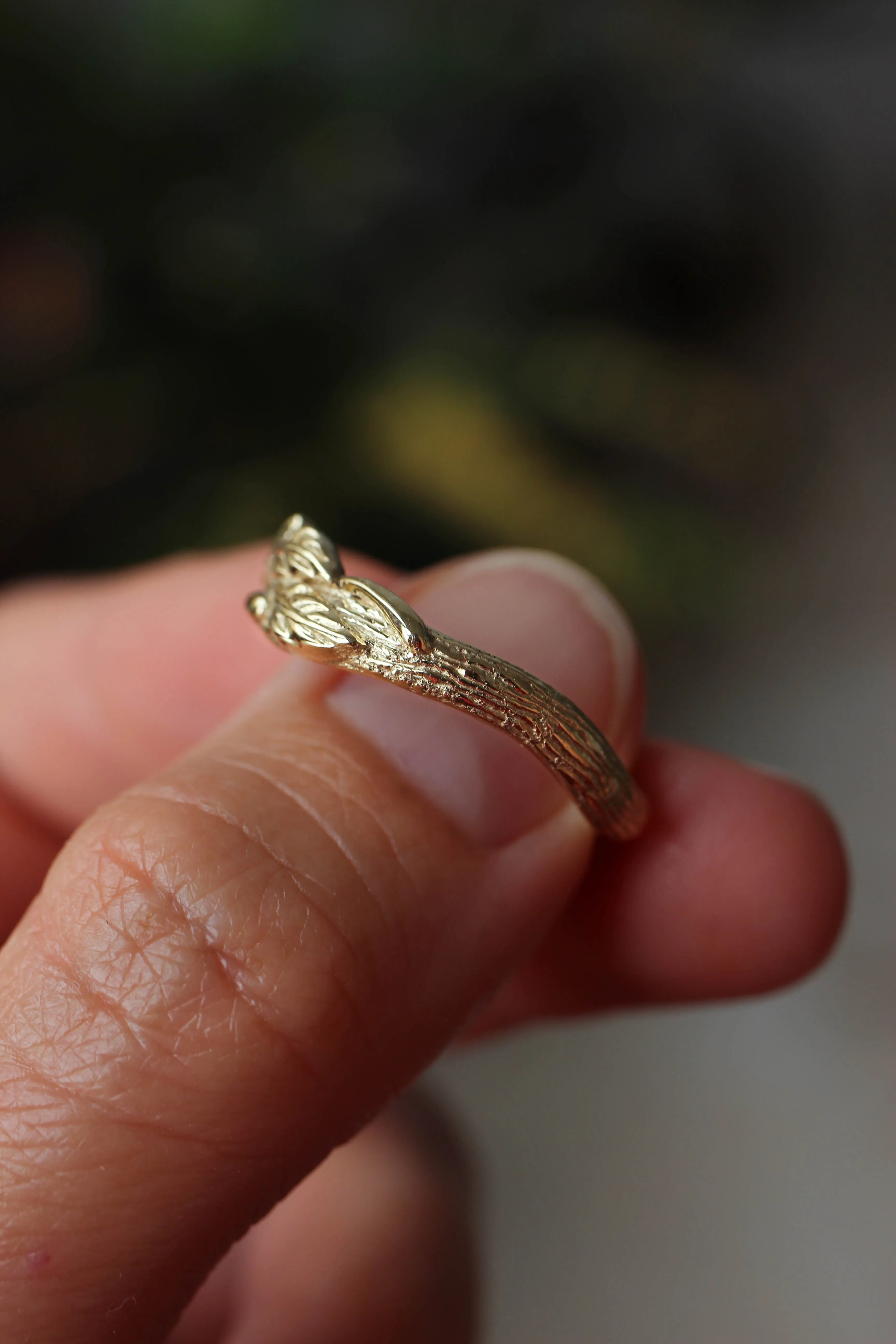 Tree branch wedding band for man, unisex gold ring