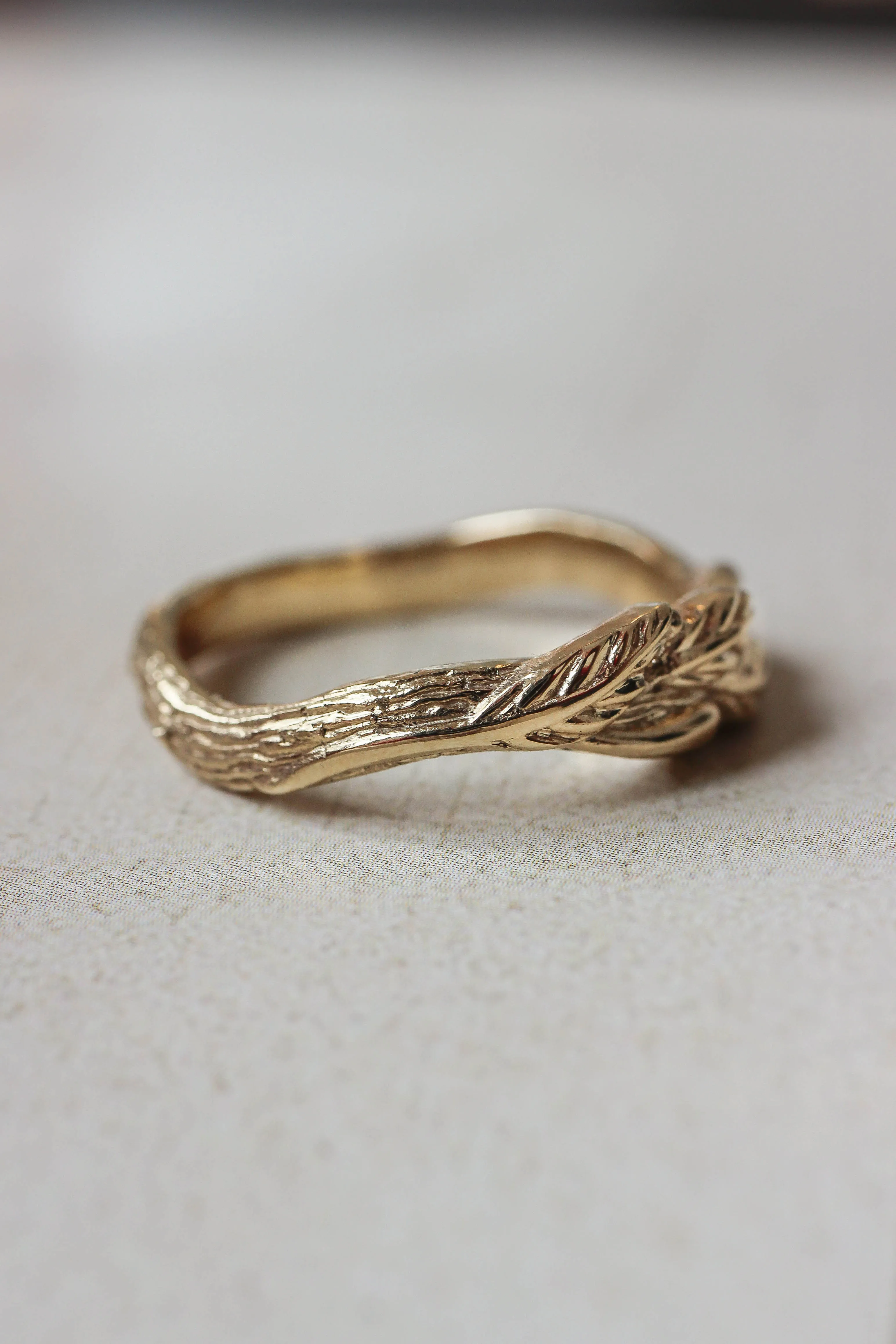 Tree branch wedding band for man, unisex gold ring