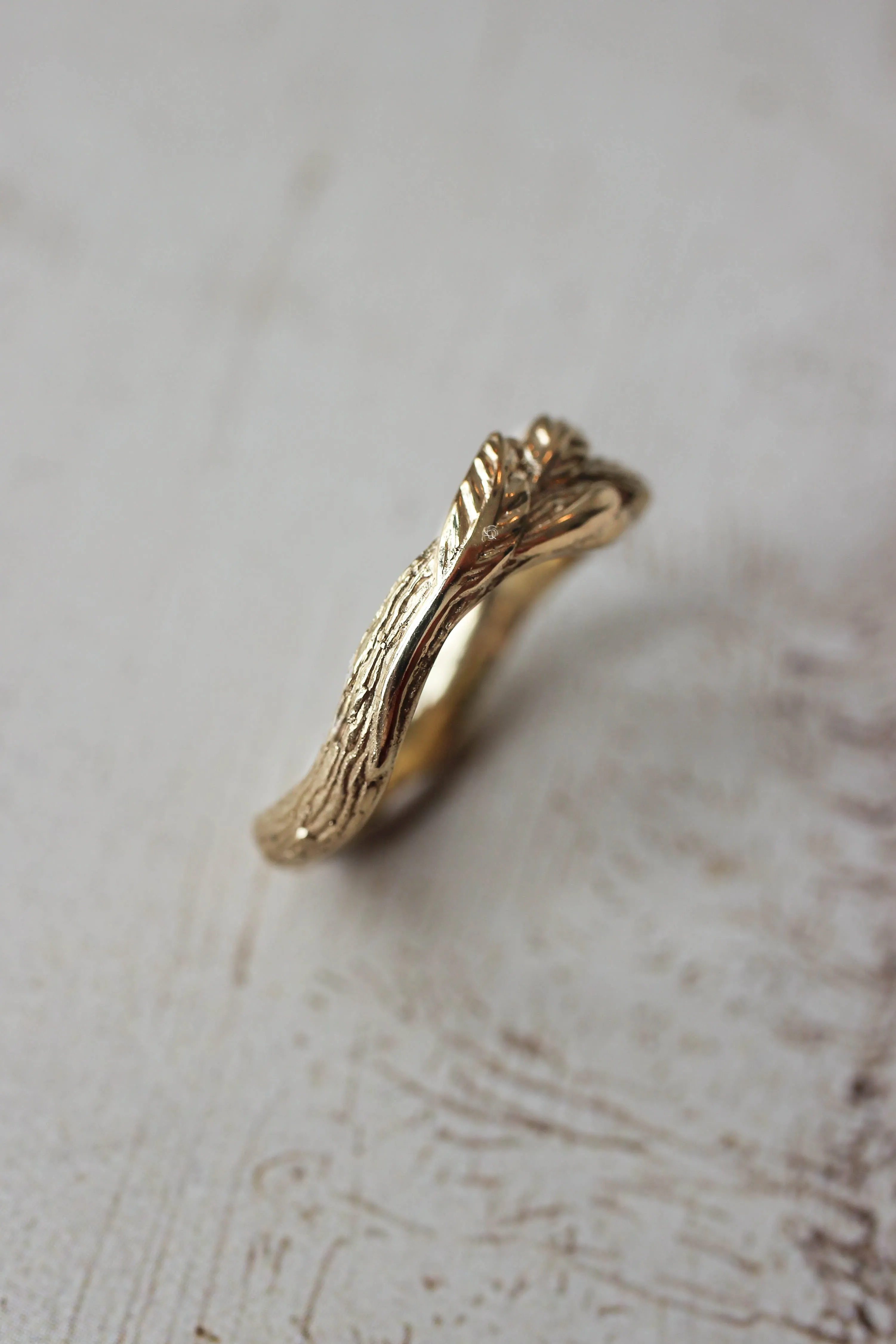 Tree branch wedding band for man, unisex gold ring