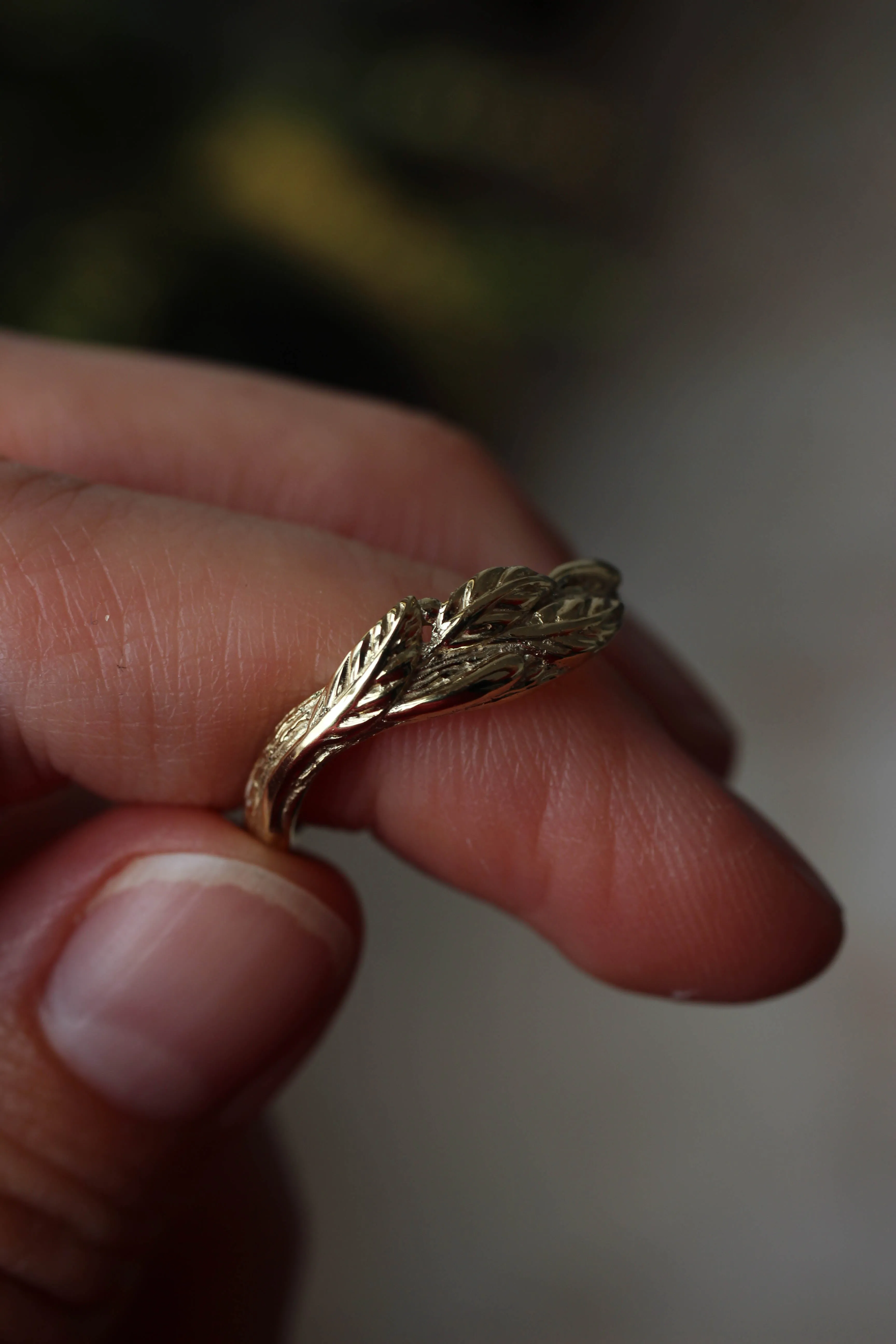 Tree branch wedding band for man, unisex gold ring