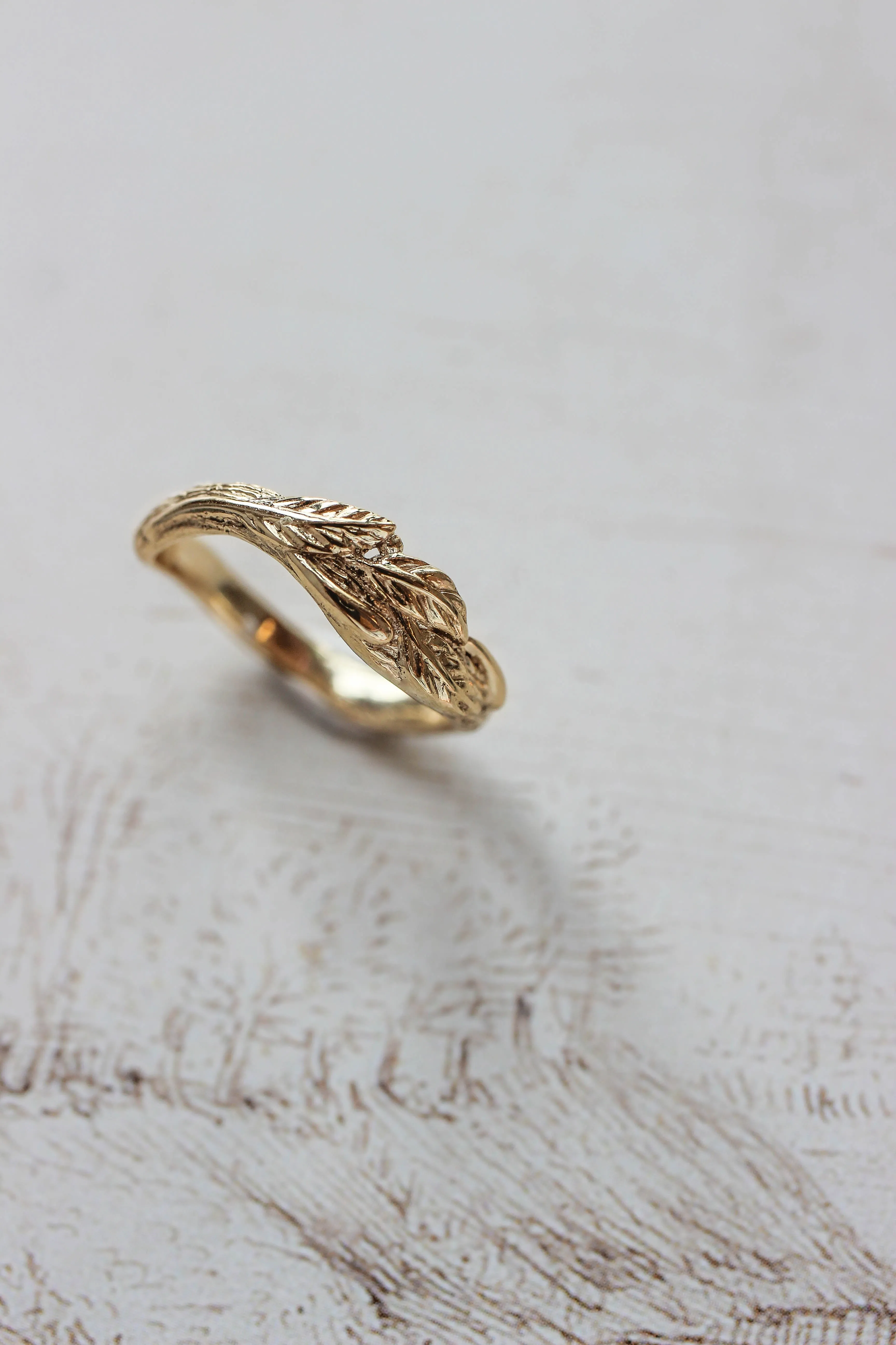 Tree branch wedding band for man, unisex gold ring